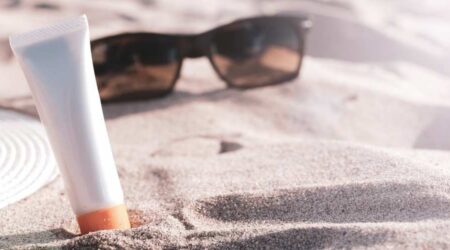 Protege tu piel con estas cremas hidratantes con protección solar para el verano | Farmacia del Sagrario